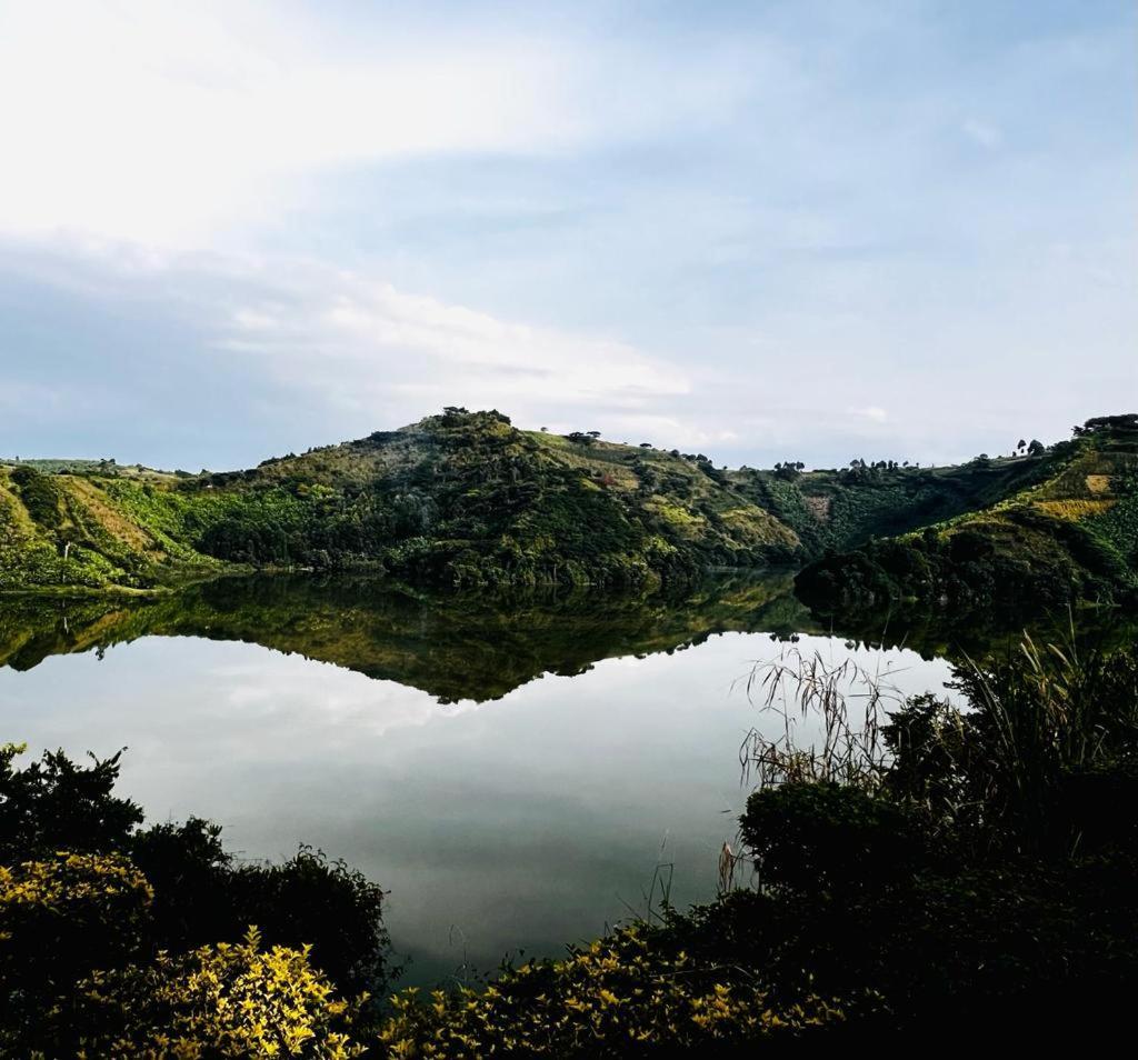 Mwamba Kelele Lodge Fort Portal Экстерьер фото